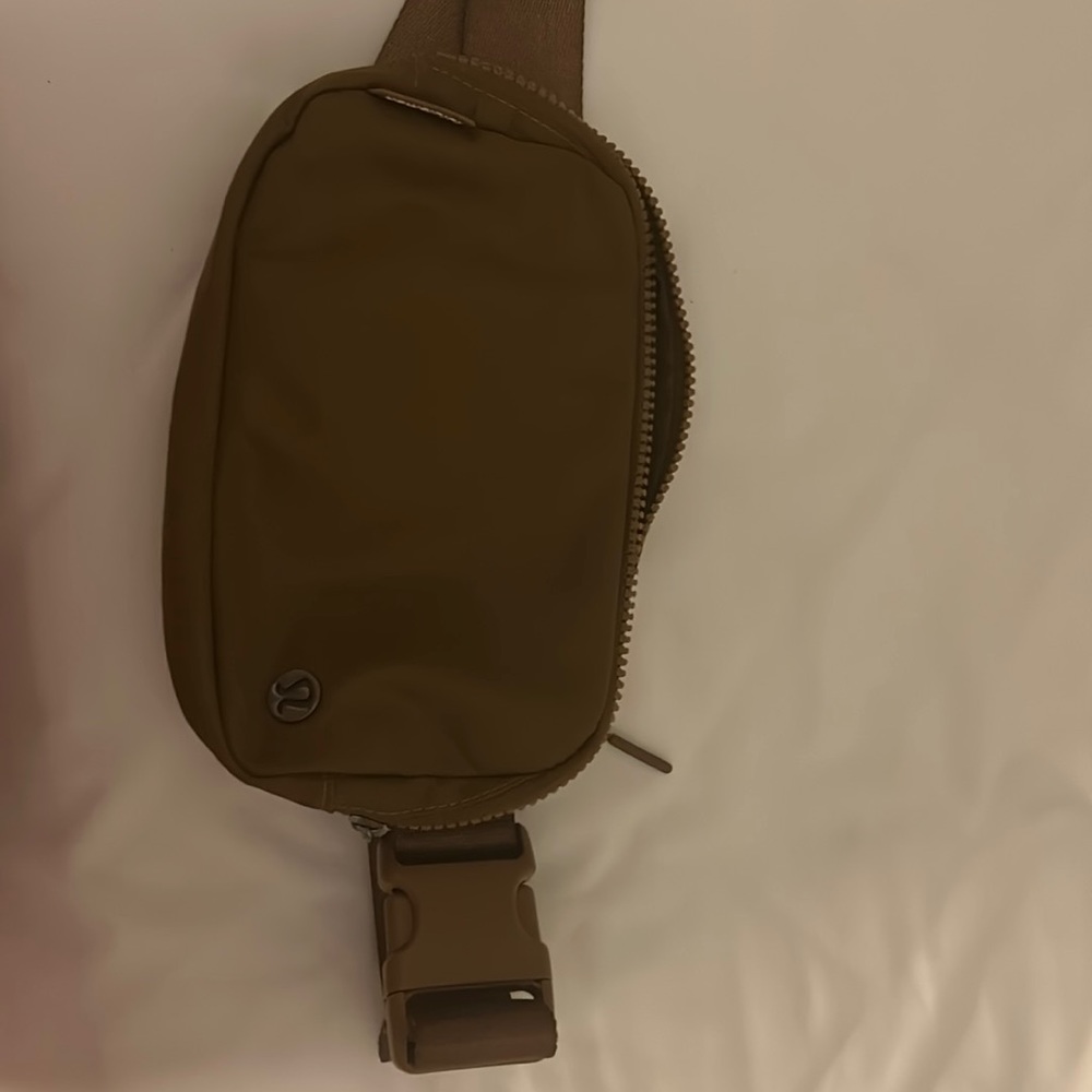 rare lulu belt bag